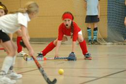 Zahn-, Mund- und Kieferschutz für unsere Nachwuchs-Olympioniken - junge Damen mit Mundschutz bei Hockey Spielen